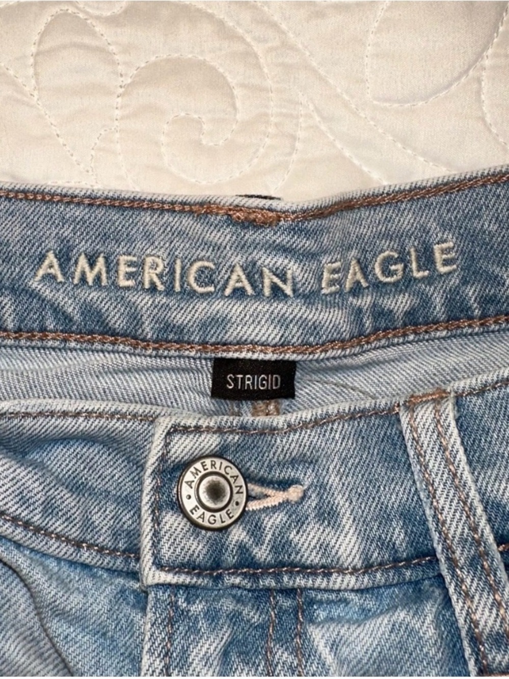 American Eagle Outfitters
Light Blue Distressed Denim Shorts - Size 2 - Picture 6 of 12